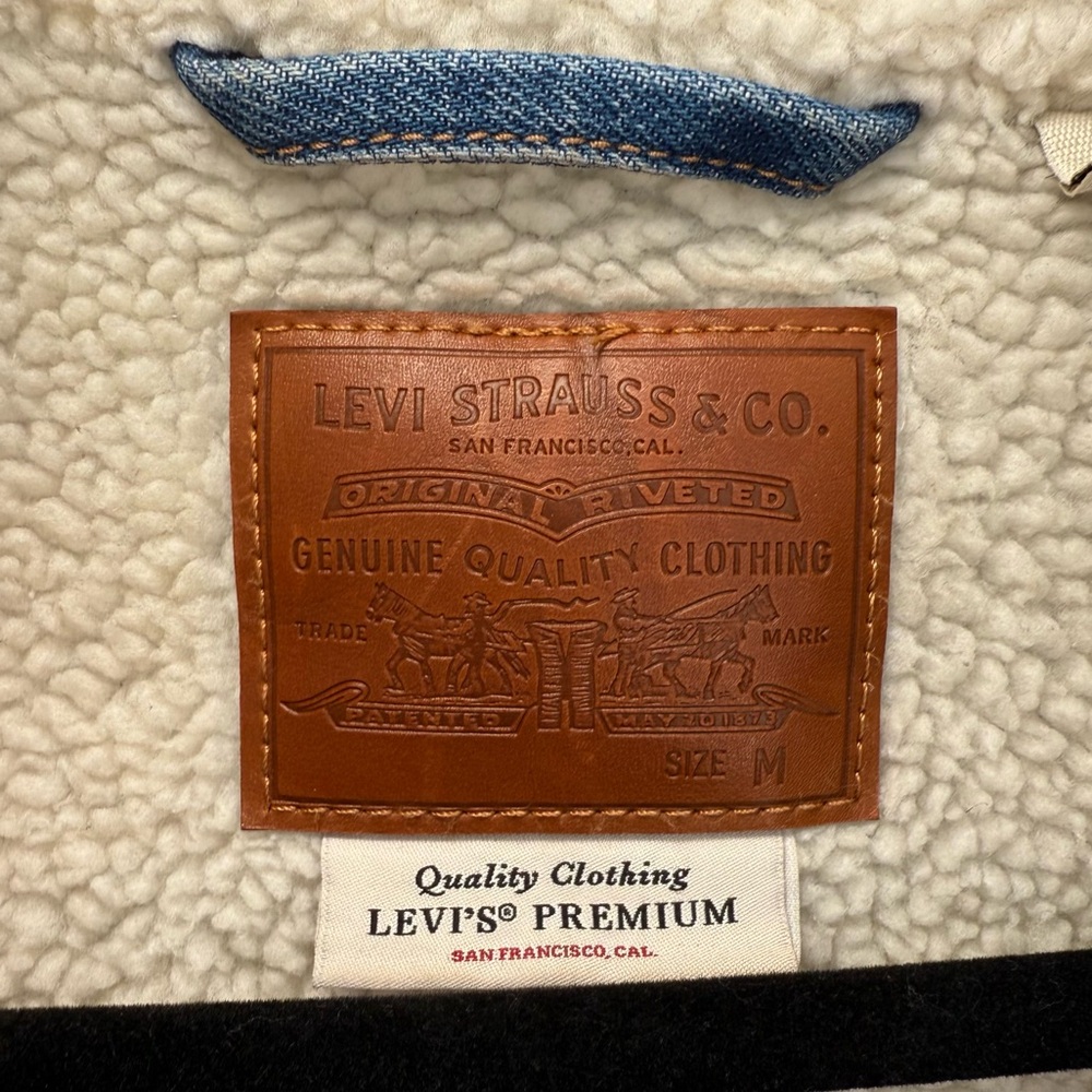 Levi's Premium Ex-Boyfriend Sherpa Trucker Jacket - Picture 7 of 8